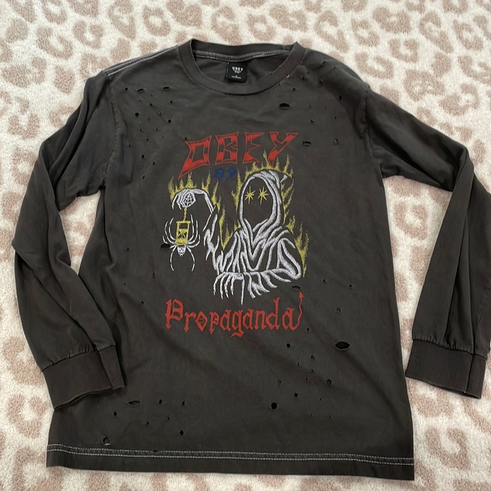 Women’s S obey long sleeve tee